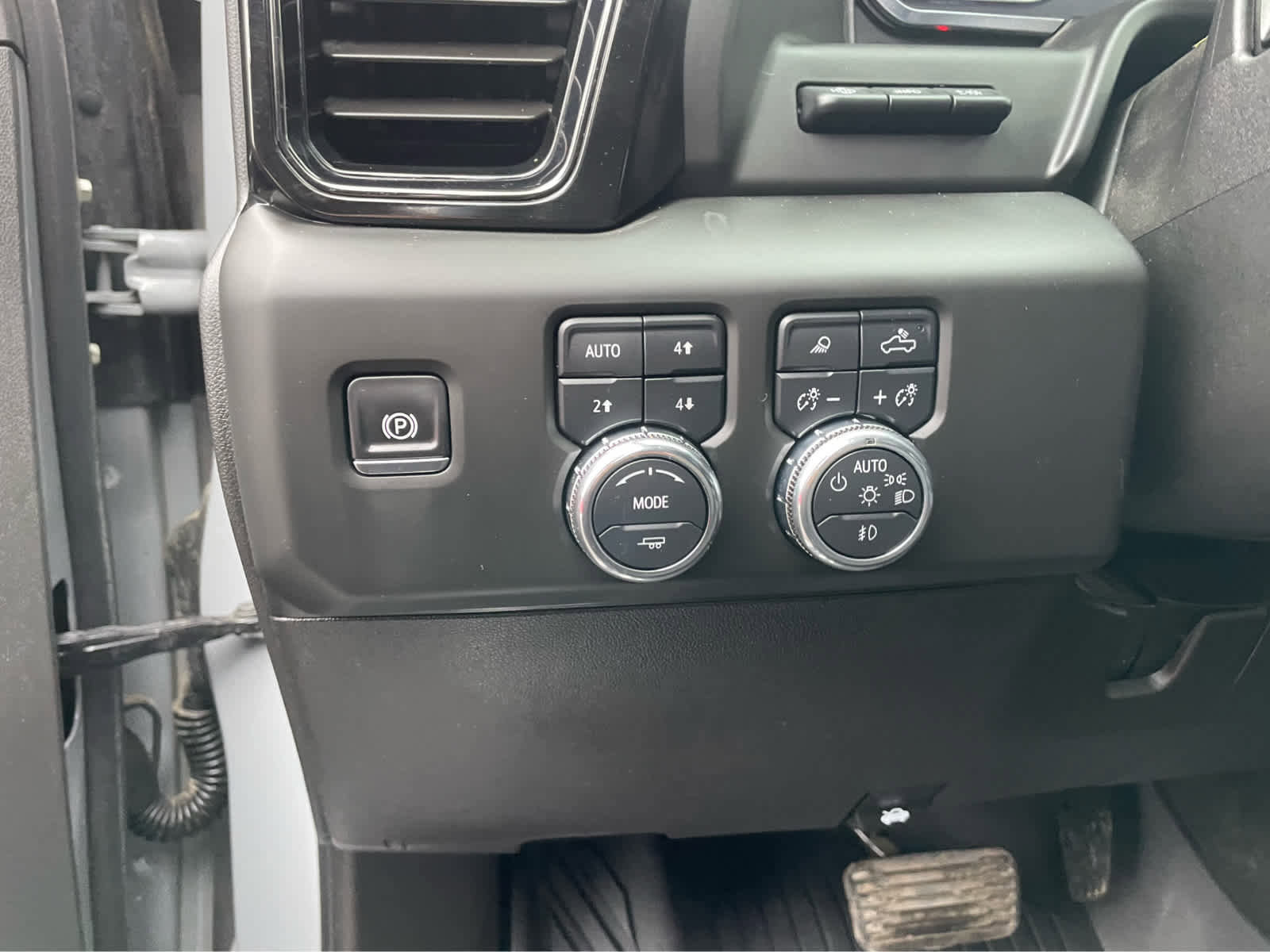 Used 2025 GMC Sierra 2500 AT4 w/ AT4 Premium Plus Package image 15