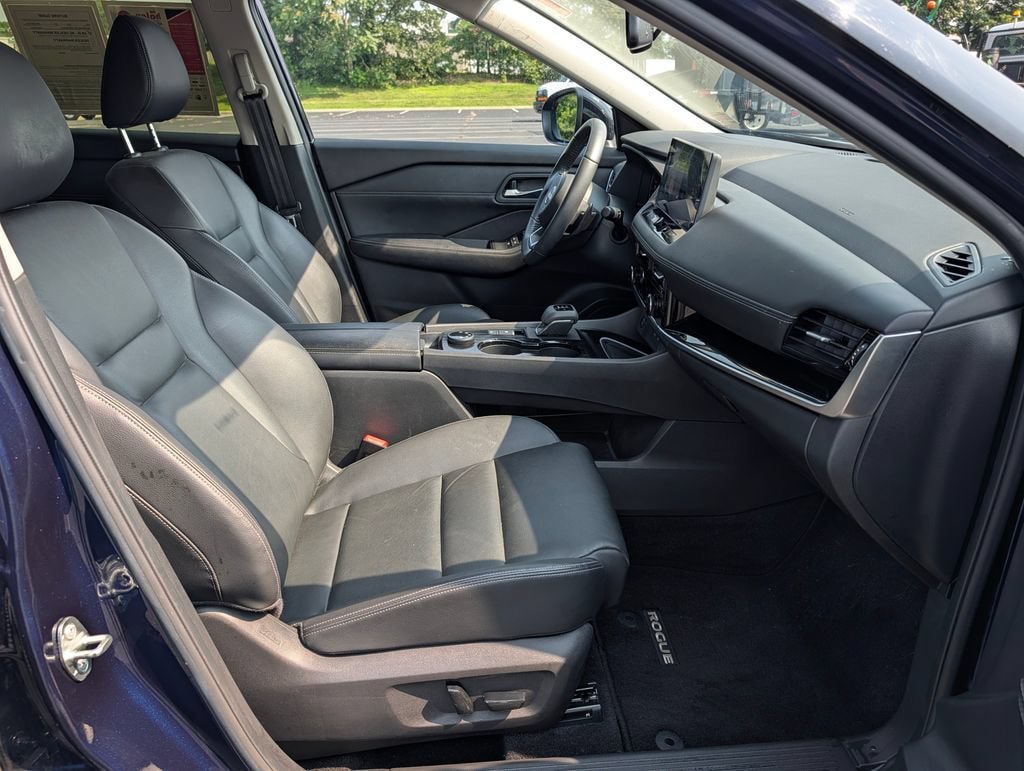 Used 2024 Nissan Rogue SL AWD/4WD image 12
