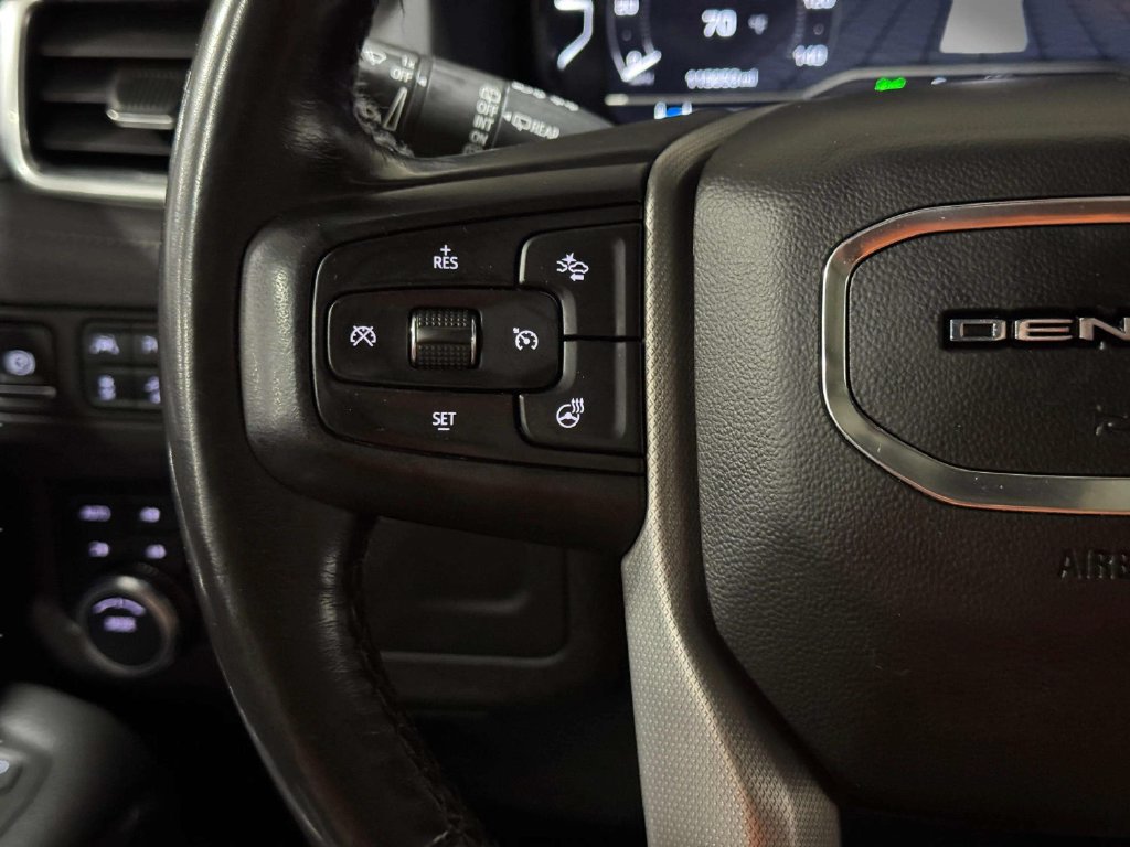Used 2022 GMC Yukon XL Denali AWD/4WD image 14