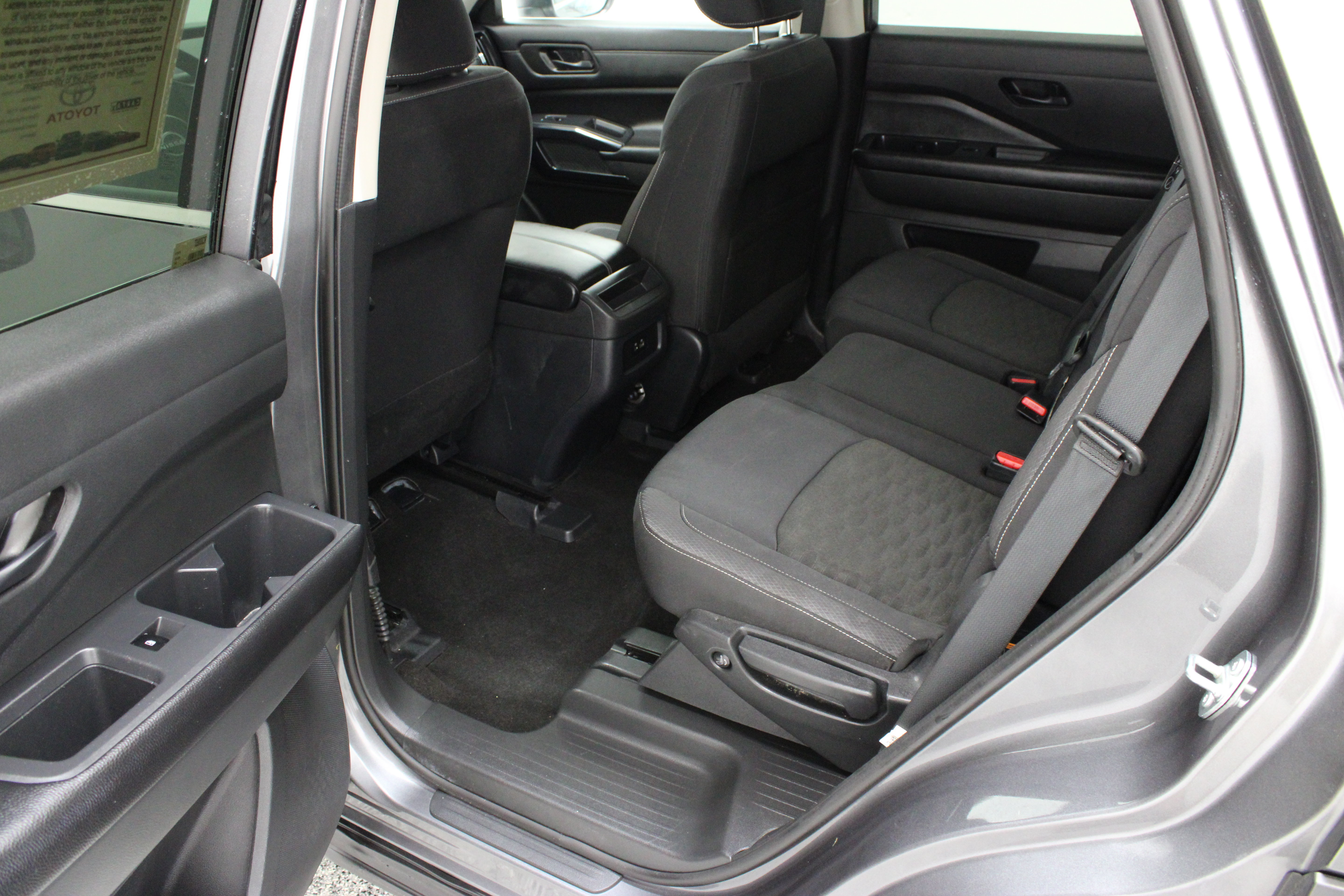 Used 2024 Nissan Pathfinder S FWD image 27