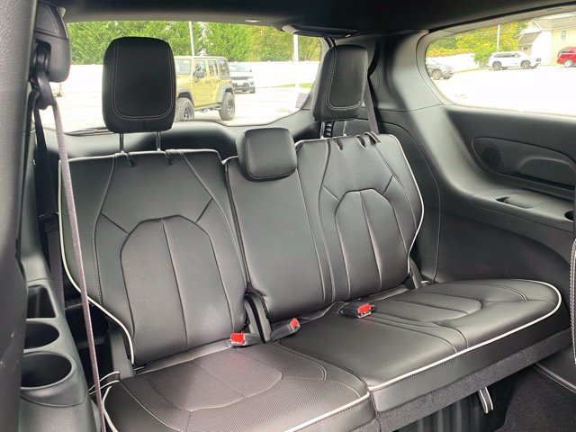 New 2026 Chrysler Pacifica Limited w/ S Appearance Package FWD image 33