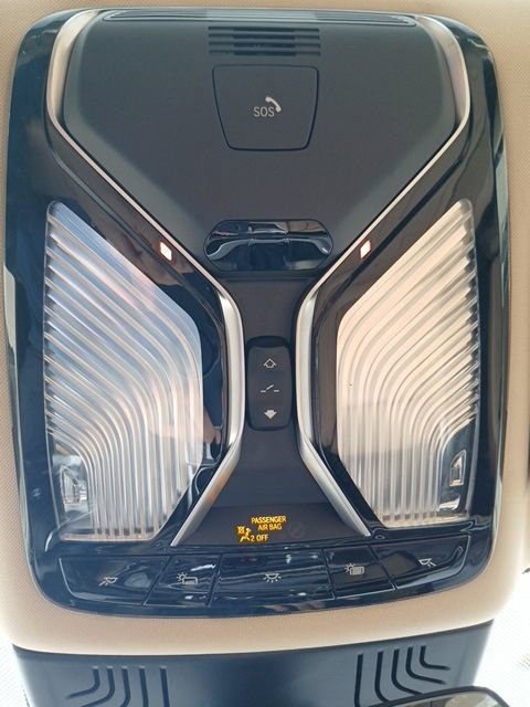 Used 2022 BMW 740i w/ Premium Package image 28