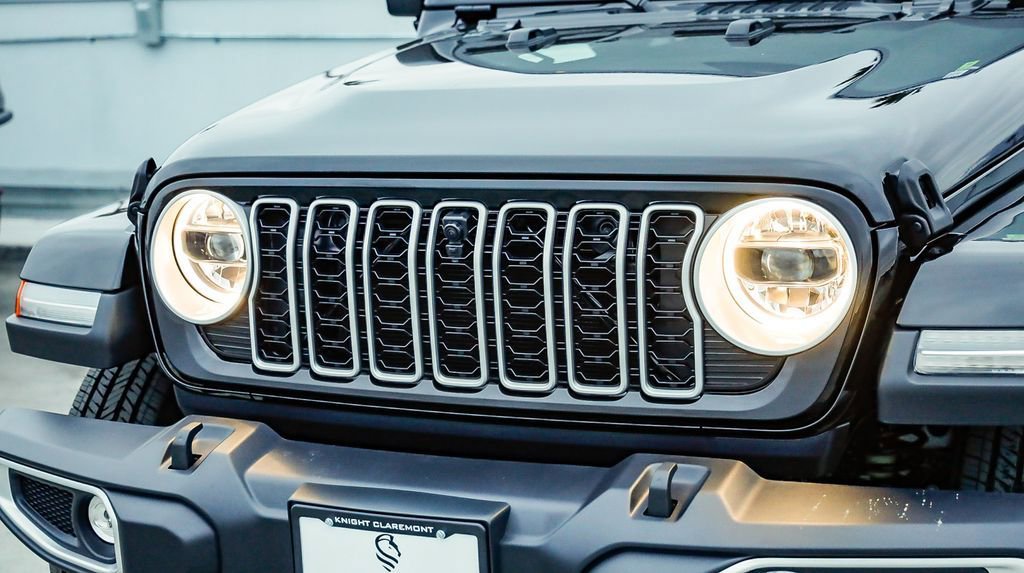 New 2026 Jeep Wrangler Unlimited Sahara AWD/4WD image 6