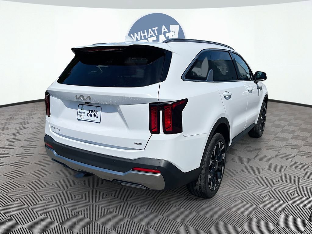 Certified 2025 Kia Sorento EX w/ Panoramic Sunroof Package AWD/4WD image 6