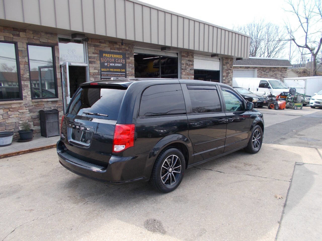 Used 2015 Dodge Grand Caravan SE w/ Quick Order Package 29E SE FWD image 3