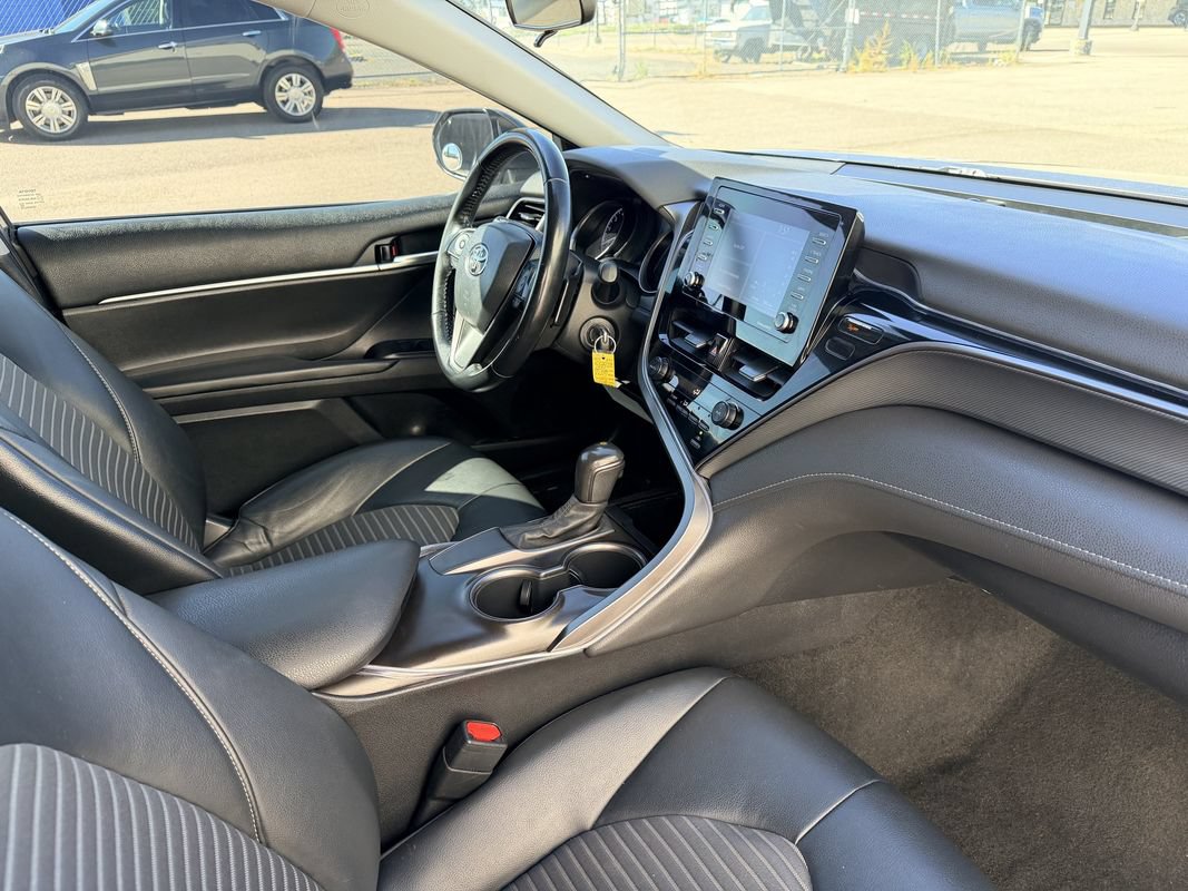 Used 2021 Toyota Camry SE FWD image 12