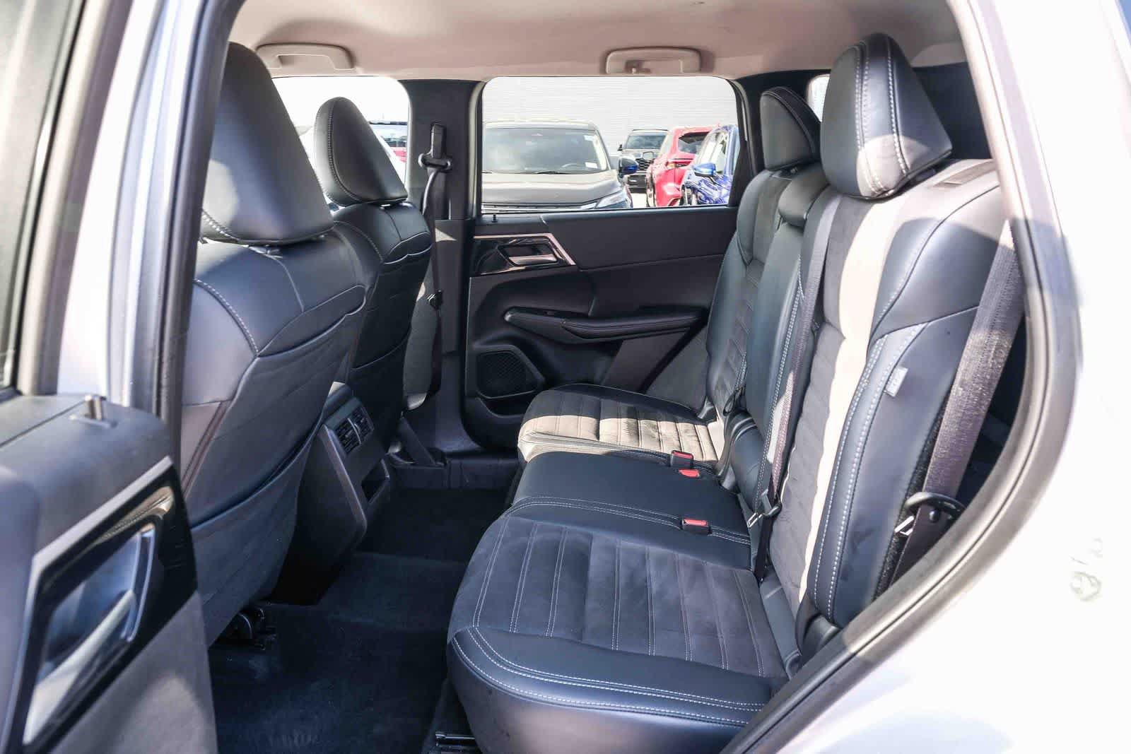 Used 2024 Mitsubishi Outlander SE AWD/4WD image 16