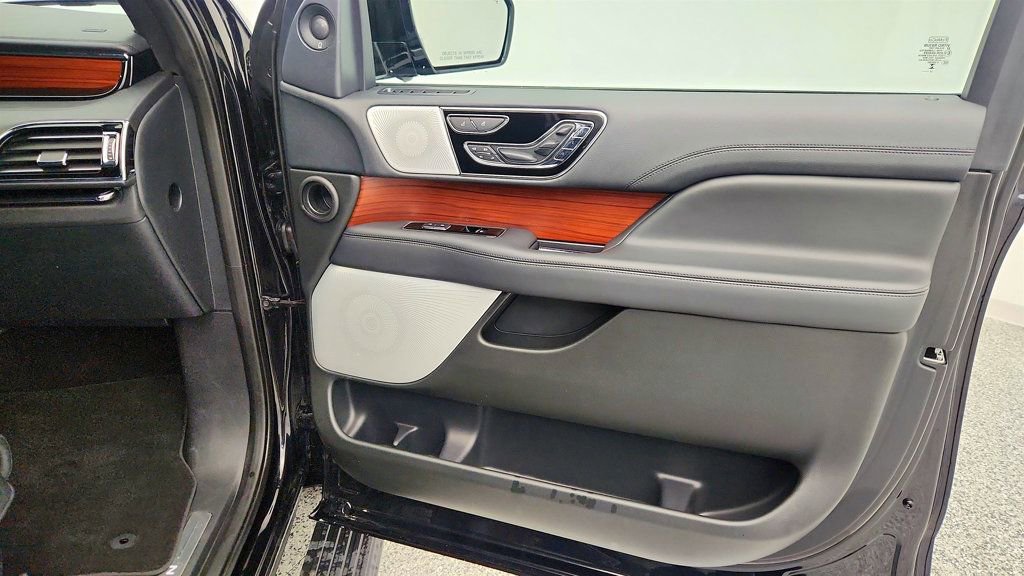 Used 2023 Lincoln Navigator Reserve AWD/4WD image 27