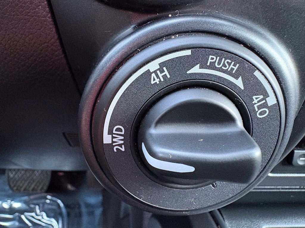 Used 2024 Nissan Titan PRO-4X w/ Pro-4x Utility Package AWD/4WD image 34