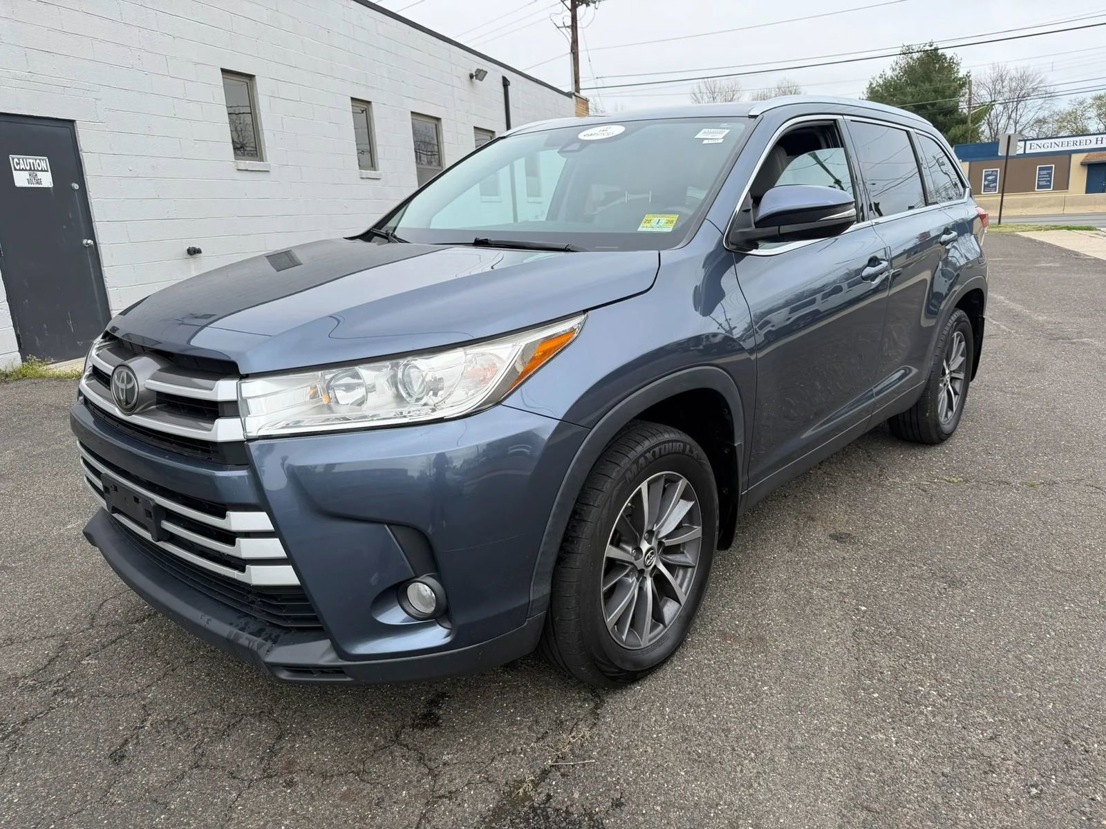 Used 2019 Toyota Highlander XLE AWD/4WD image 4