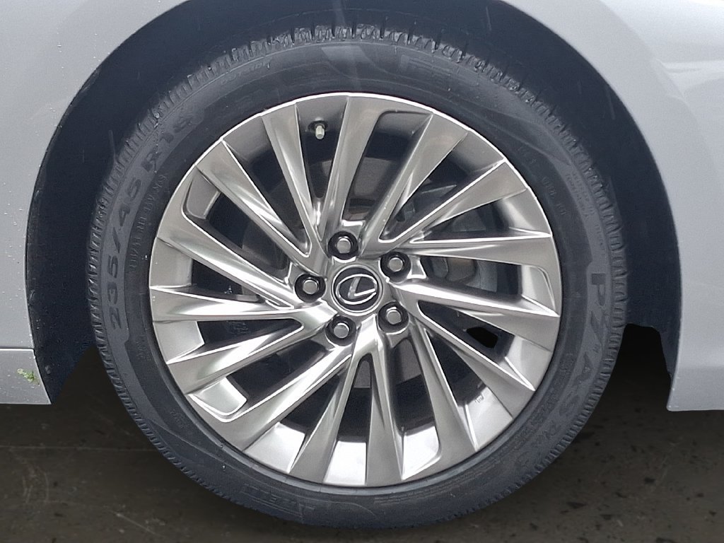 Used 2021 Lexus ES 300h w/ Accessory Package FWD image 9