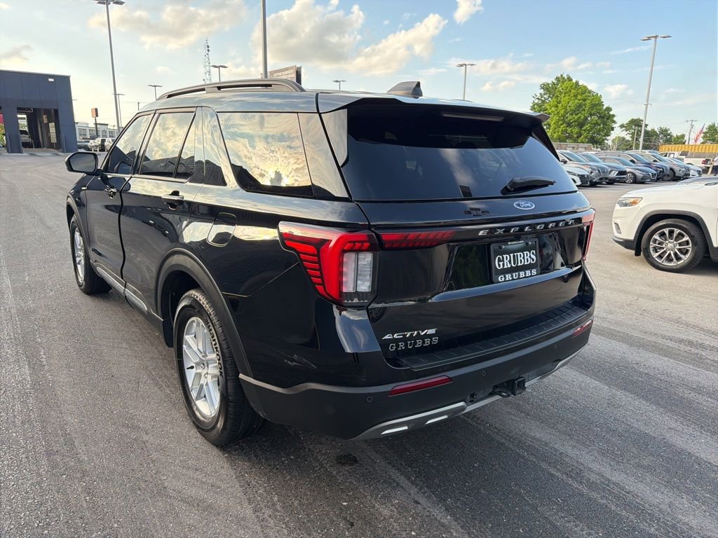 Used 2025 Ford Explorer Active w/ Active Comfort Package RWD image 7