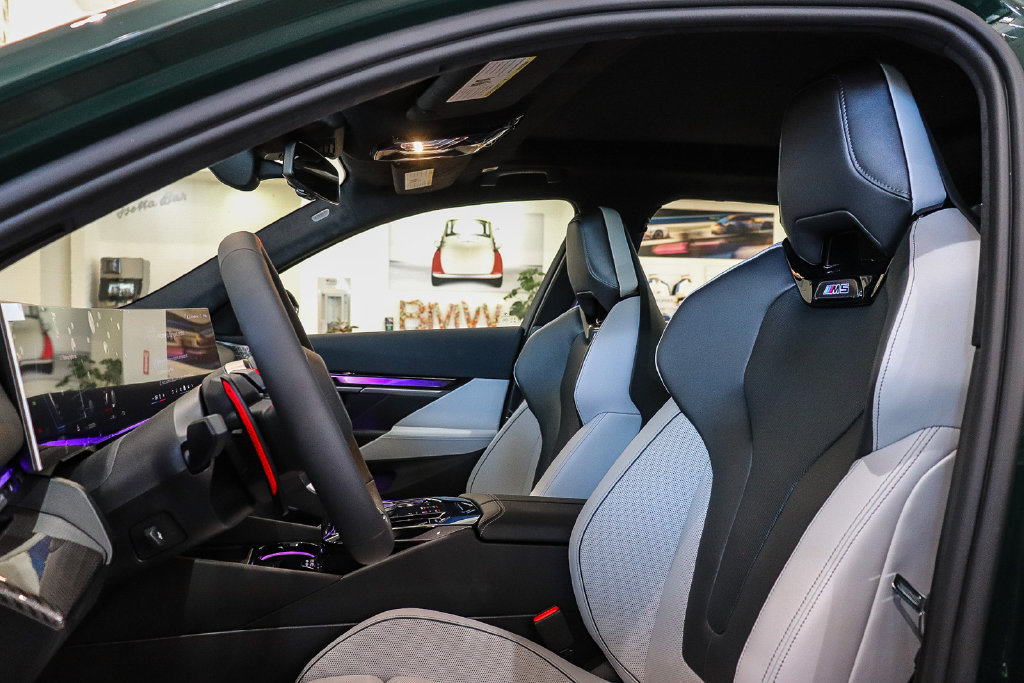 New 2027 BMW M5 w/ Executive Package AWD/4WD image 17