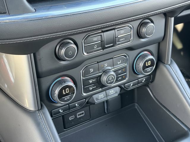 Used 2024 Chevrolet Suburban LT AWD/4WD image 17