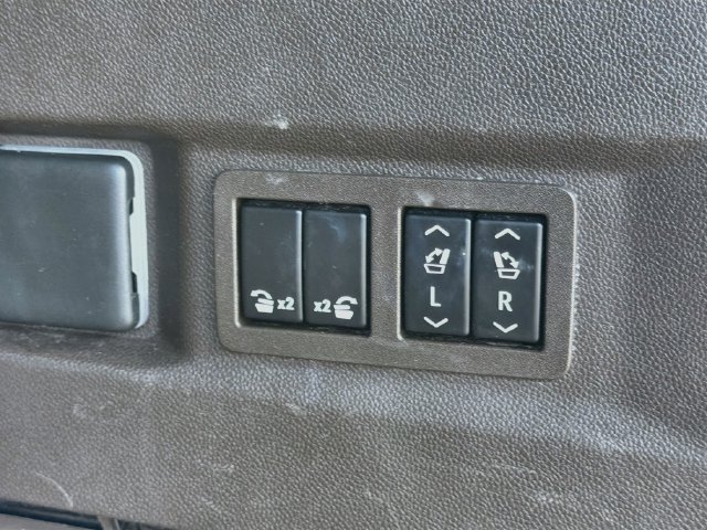 Used 2022 GMC Yukon SLT w/ SLT Luxury Package RWD image 13