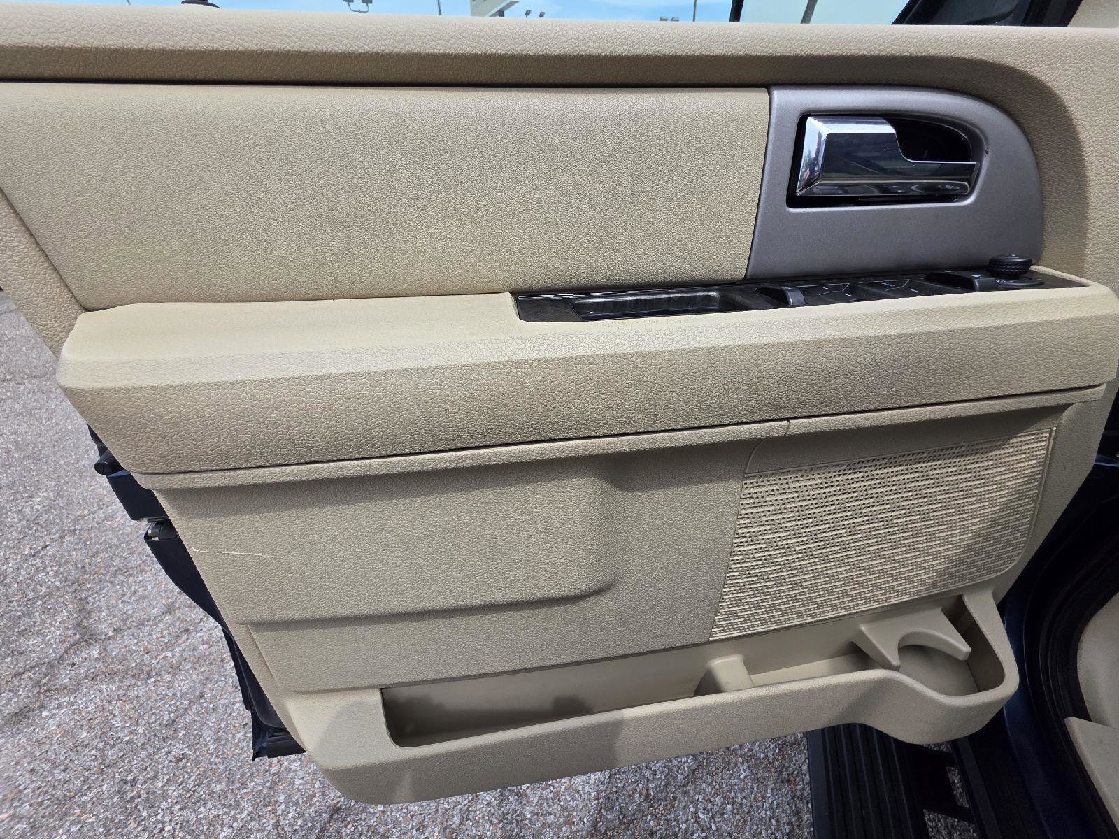 Used 2017 Ford Expedition EL Limited w/ Equipment Group 301A RWD image 42