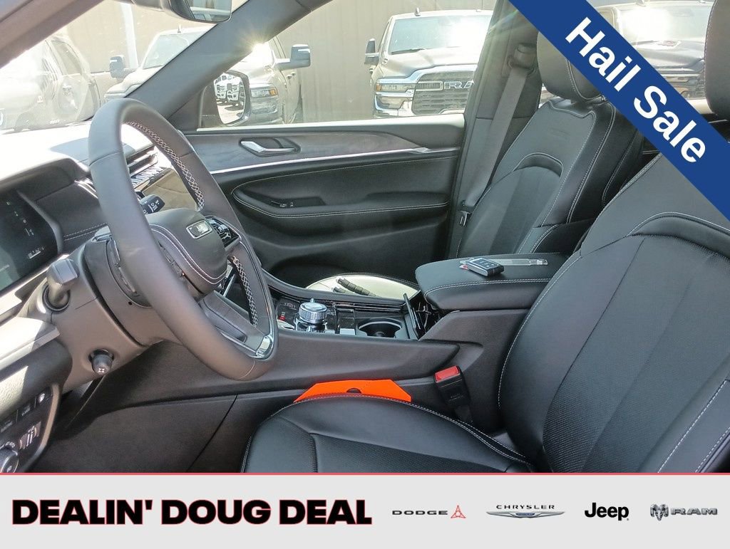 New 2024 Jeep Grand Cherokee Overland AWD/4WD image 9