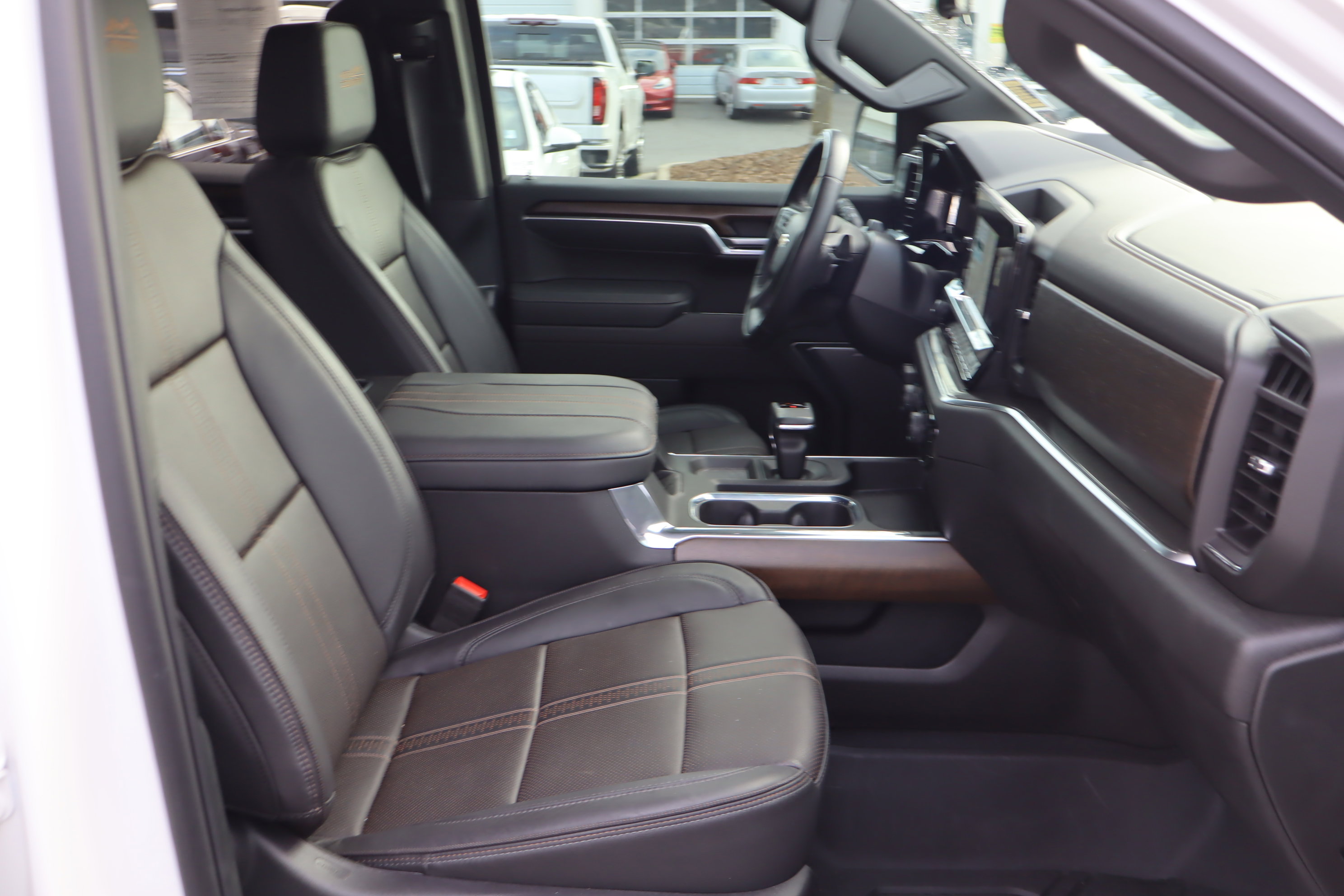 Certified 2025 Chevrolet Silverado 1500 High Country image 39