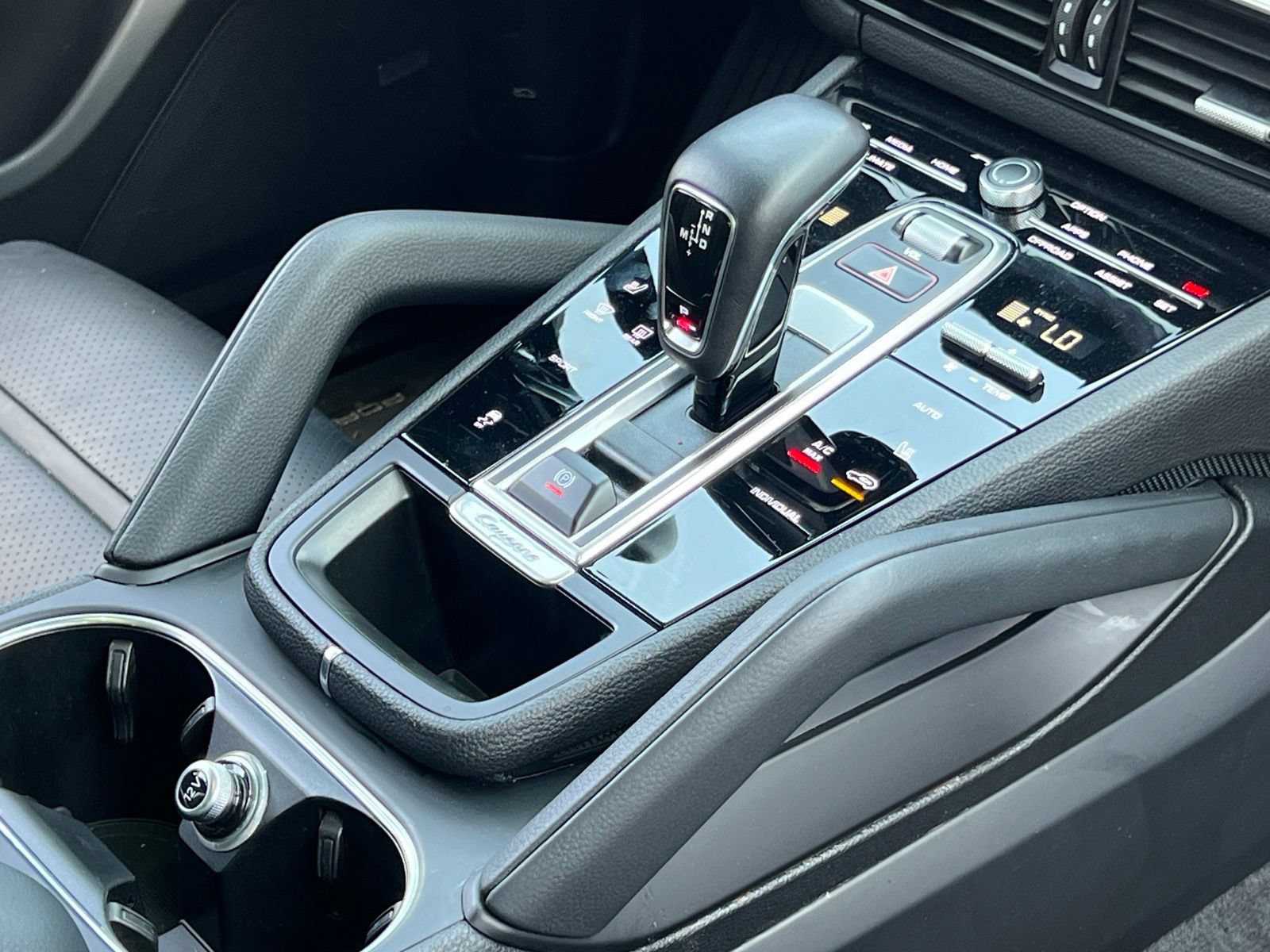 Certified 2022 Porsche Cayenne Platinum Edition AWD/4WD image 40