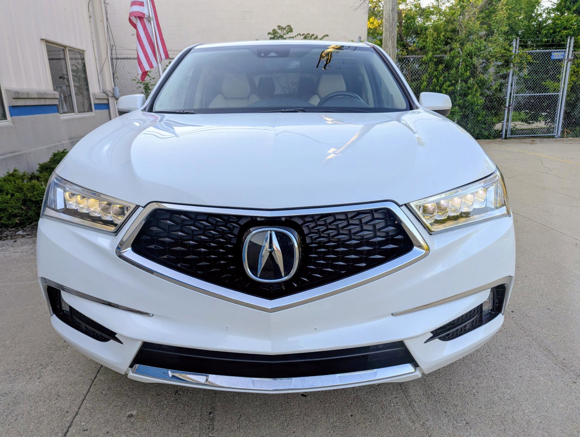 Used 2018 Acura MDX Sport Hybrid w/ Technology Pkg AWD/4WD image 2