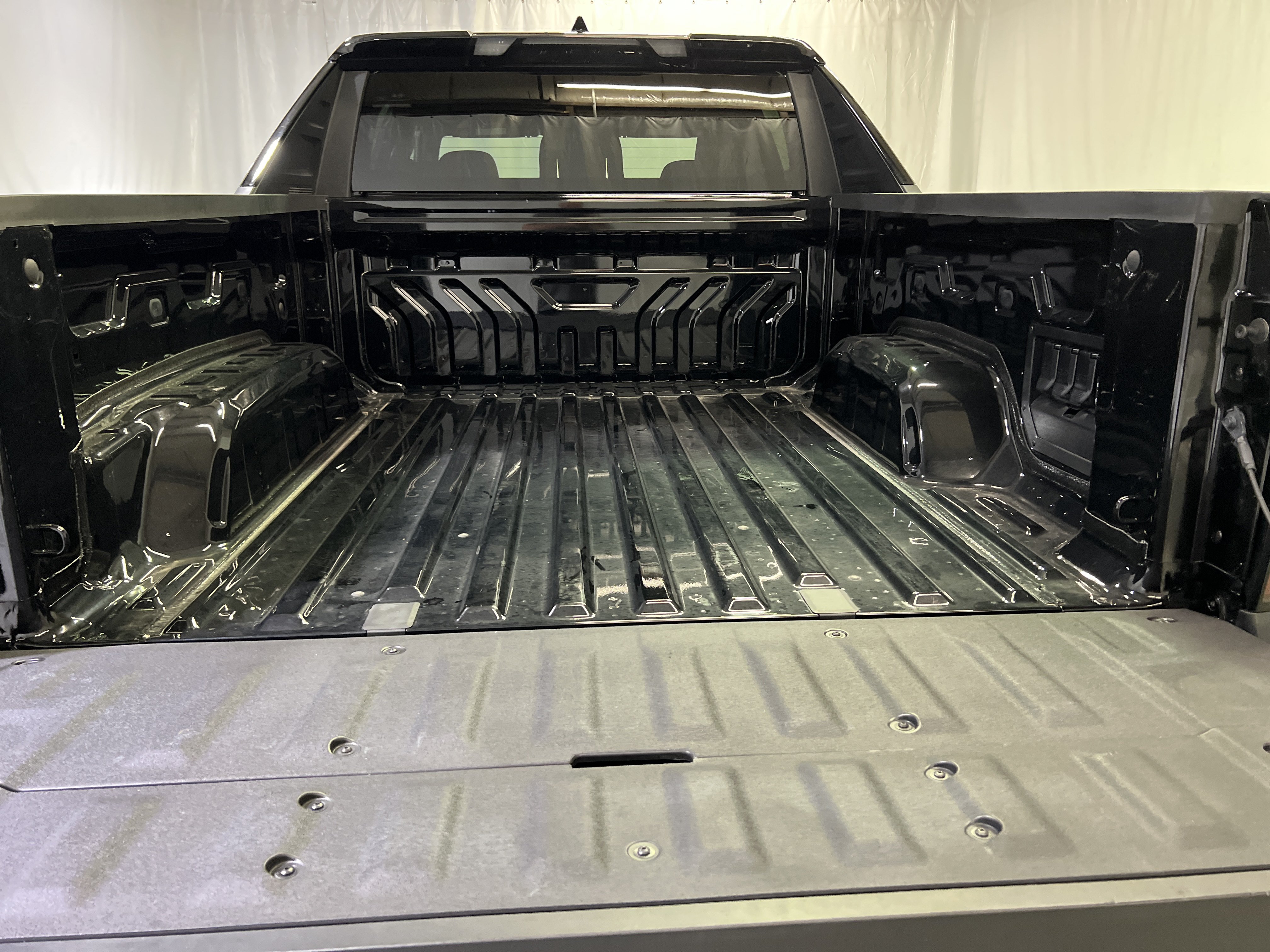 Certified 2025 Chevrolet Silverado EV LT AWD/4WD image 14