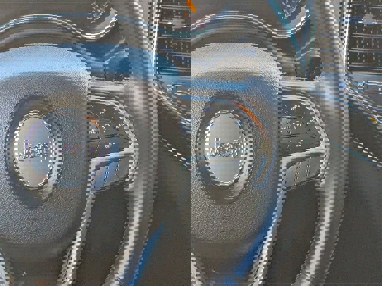 Used 2018 Jeep Grand Cherokee Limited image 18