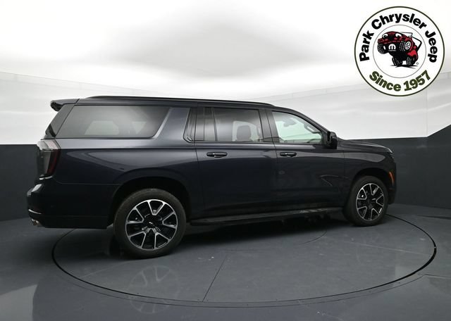 Used 2026 Chevrolet Suburban RST w/ Comfort Package AWD/4WD image 6