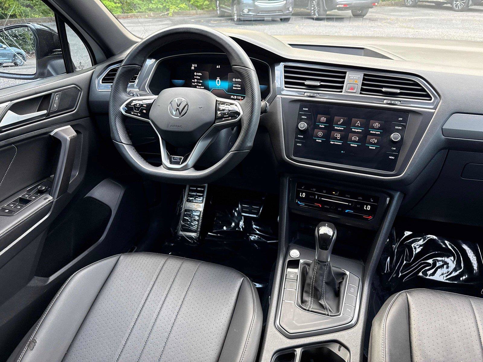 Used 2023 Volkswagen Tiguan SE R-Line FWD image 14