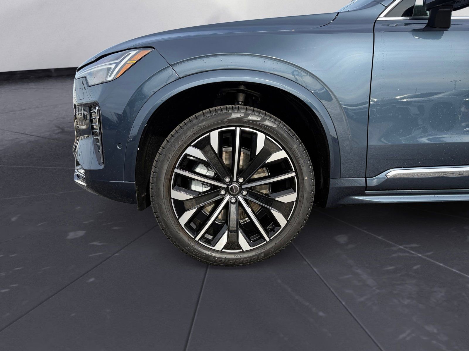 New 2026 Volvo XC90 B6 Ultra w/ Protection Package image 14