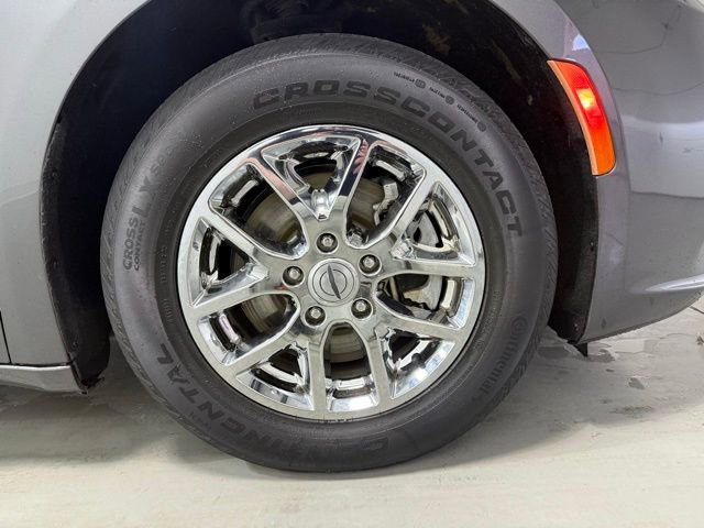 Used 2022 Chrysler Pacifica Touring-L image 32