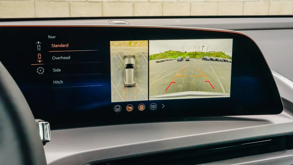 New 2027 Cadillac Vistiq Luxury w/ LPO, Floor Liner Package AWD/4WD image 20