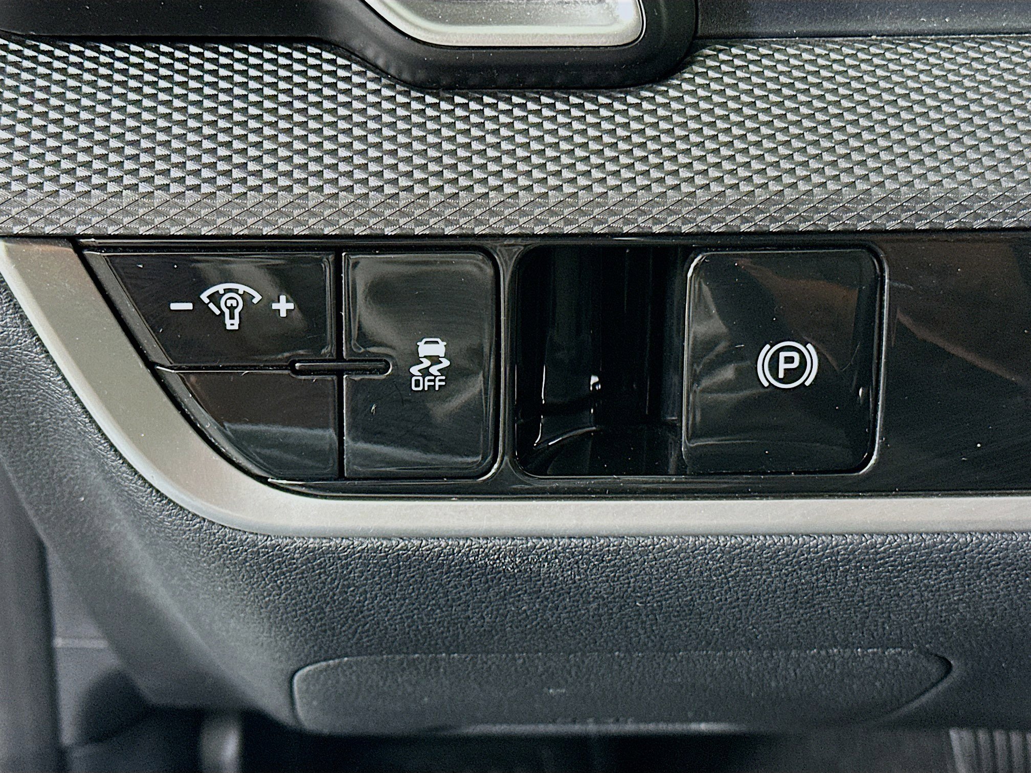 Used 2025 Kia Sportage LX image 17