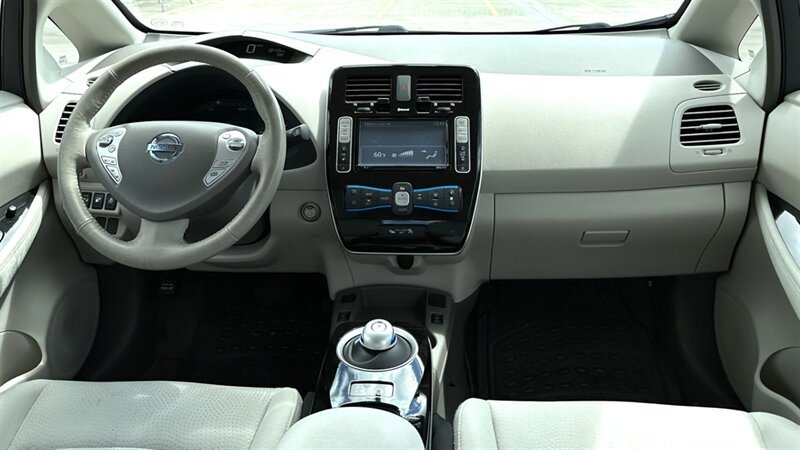 Used 2013 Nissan Leaf SV w/ LED & Quick Charge Pkg FWD image 11
