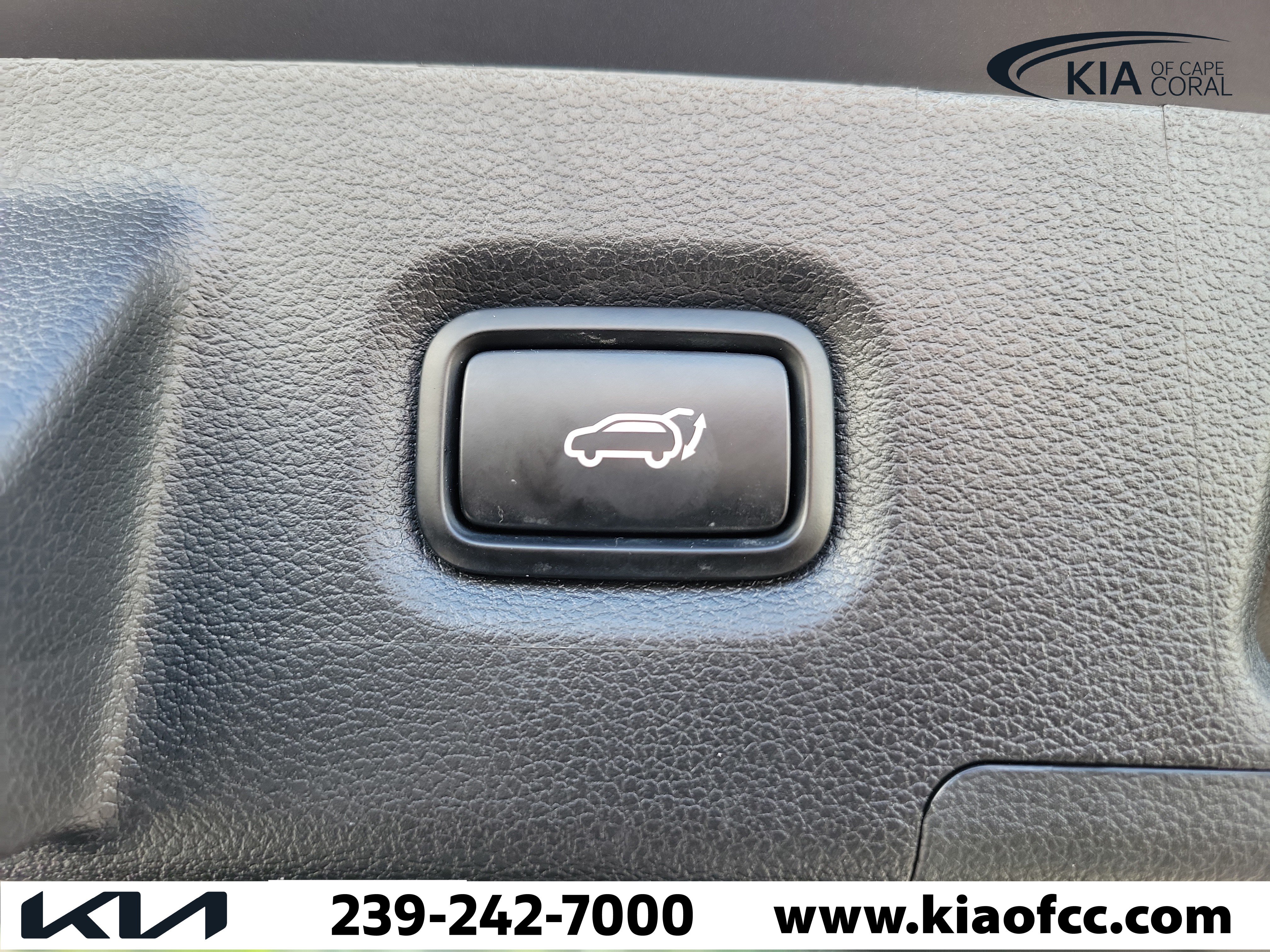 Used 2021 Hyundai Santa Fe SEL w/ Convenience + Premium Package FWD image 12