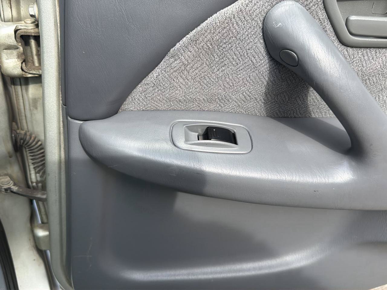 Used 2000 Toyota Camry CE FWD image 25