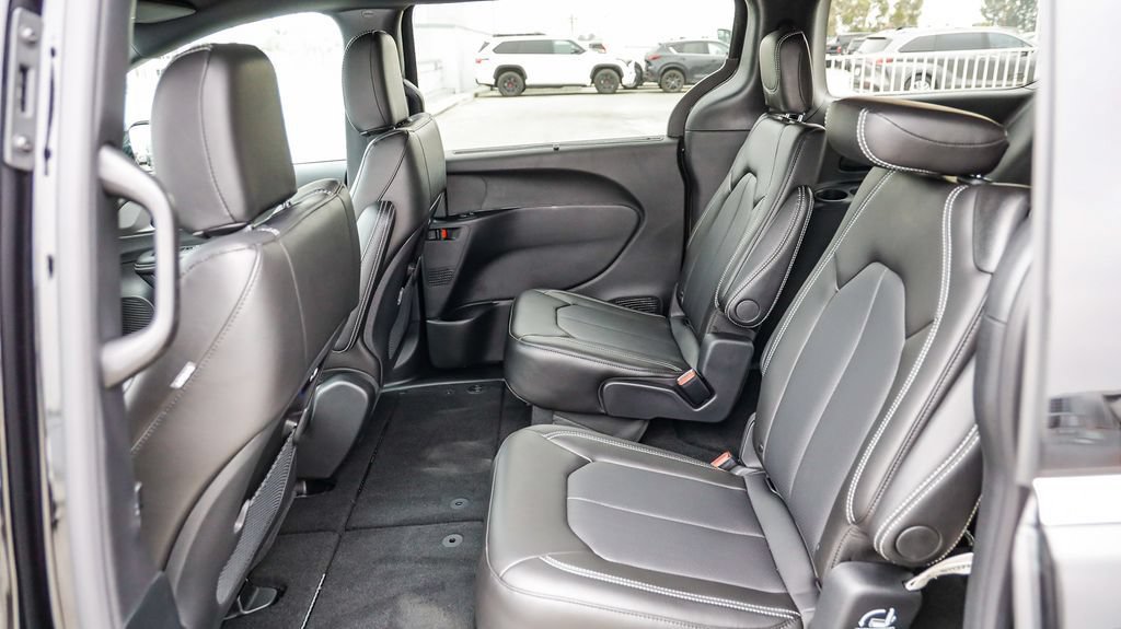 New 2027 Chrysler Pacifica Select FWD image 22