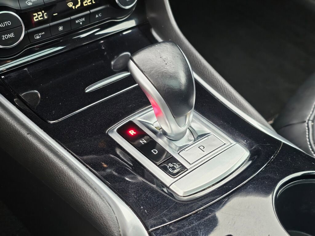 Used 2017 INFINITI QX30 Premium image 37