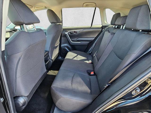 Used 2021 Toyota RAV4 LE image 13