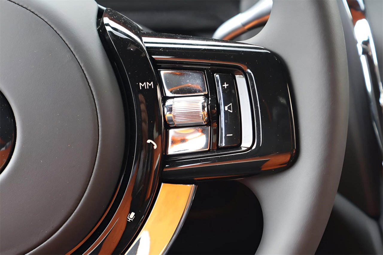Used 2025 Rolls-Royce Cullinan image 21
