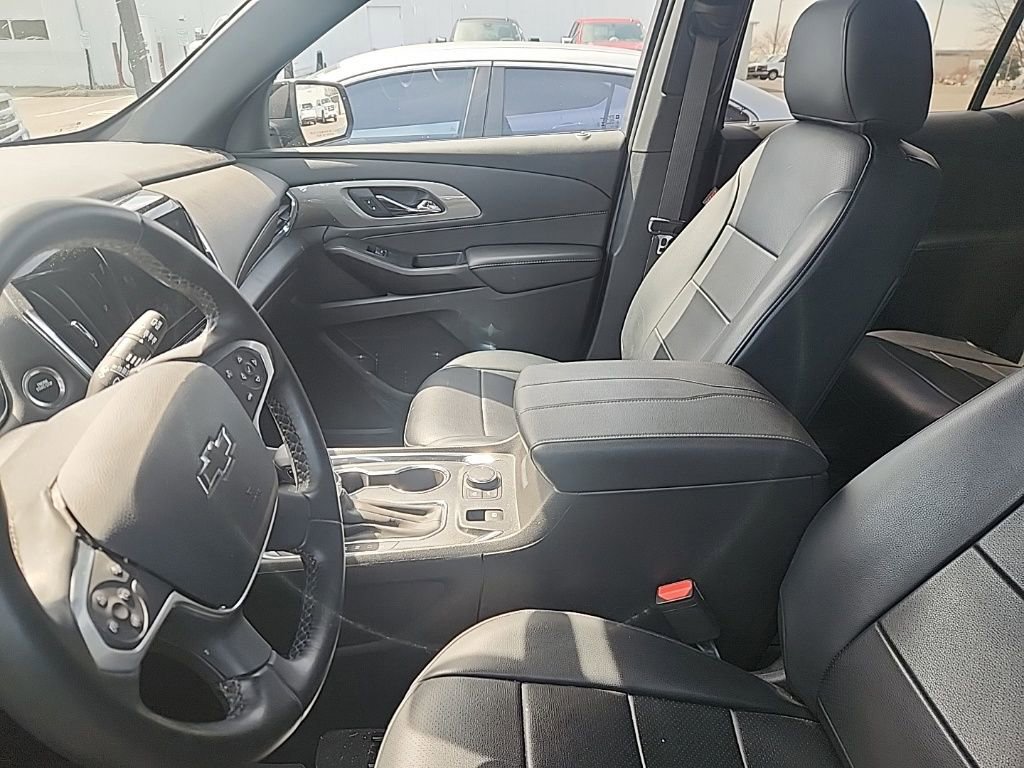 Used 2023 Chevrolet Traverse LT w/ Midnight/Sport Edition image 8