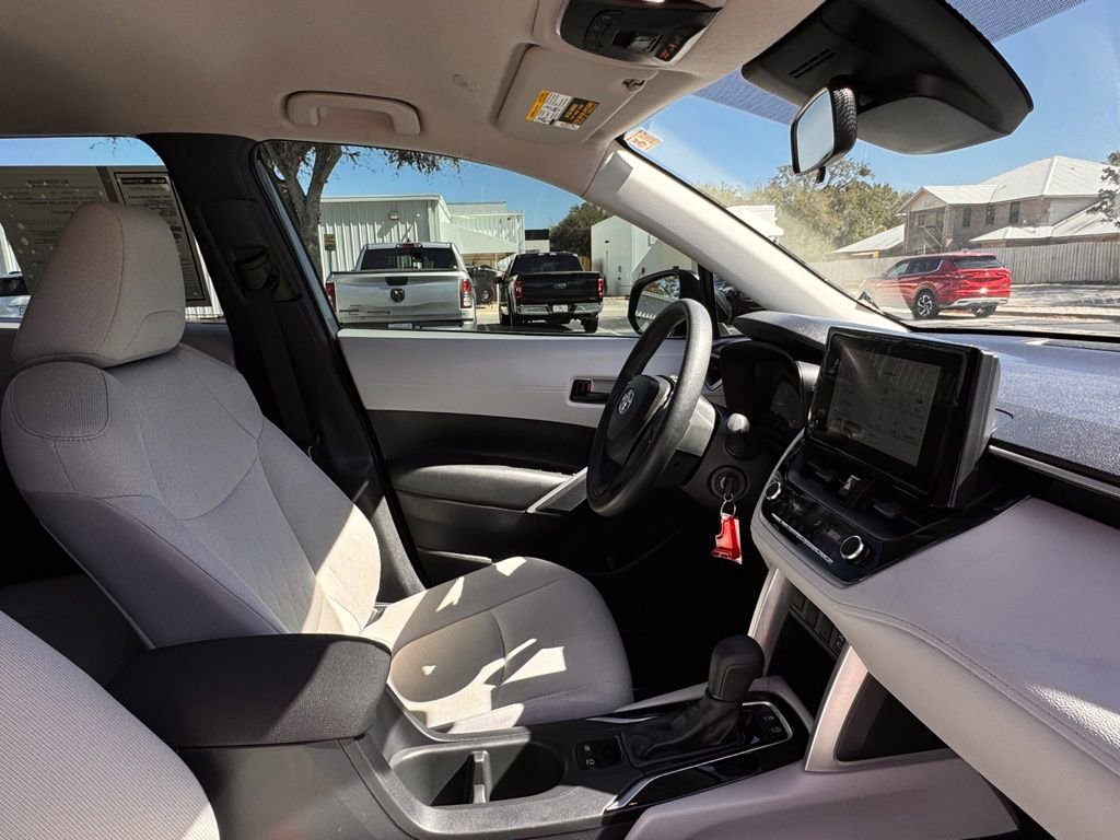 Used 2024 Toyota Corolla Cross L image 28