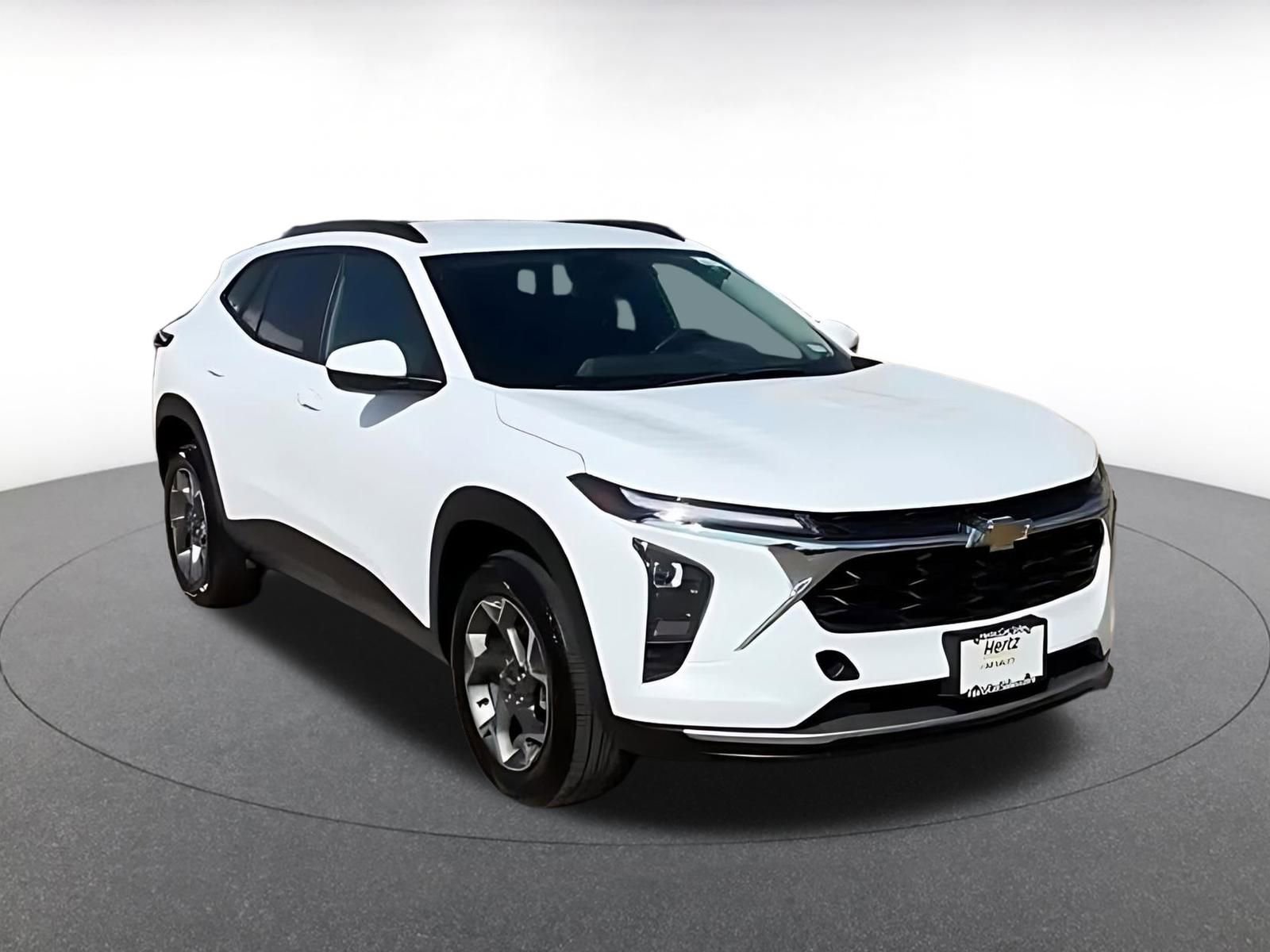 Used 2025 Chevrolet Trax LT w/ LT Convenience Package FWD image 3