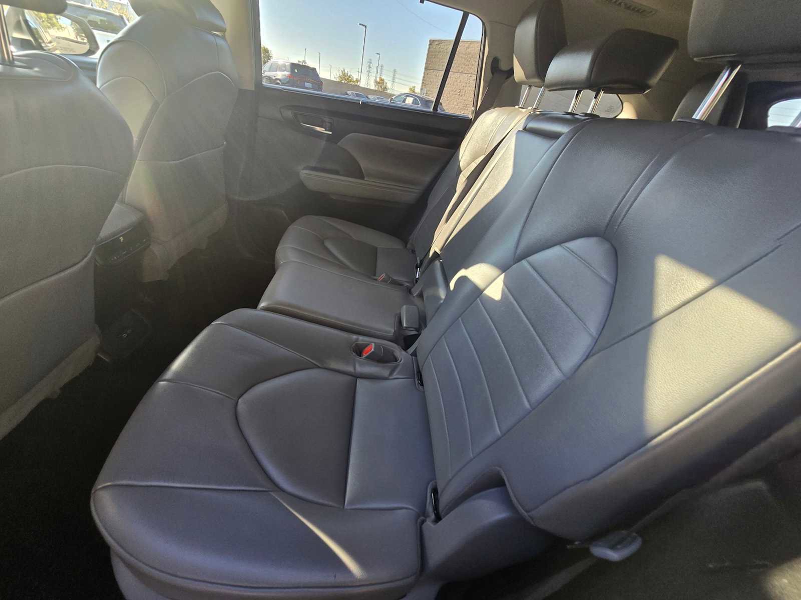 Used 2022 Toyota Highlander XLE image 21