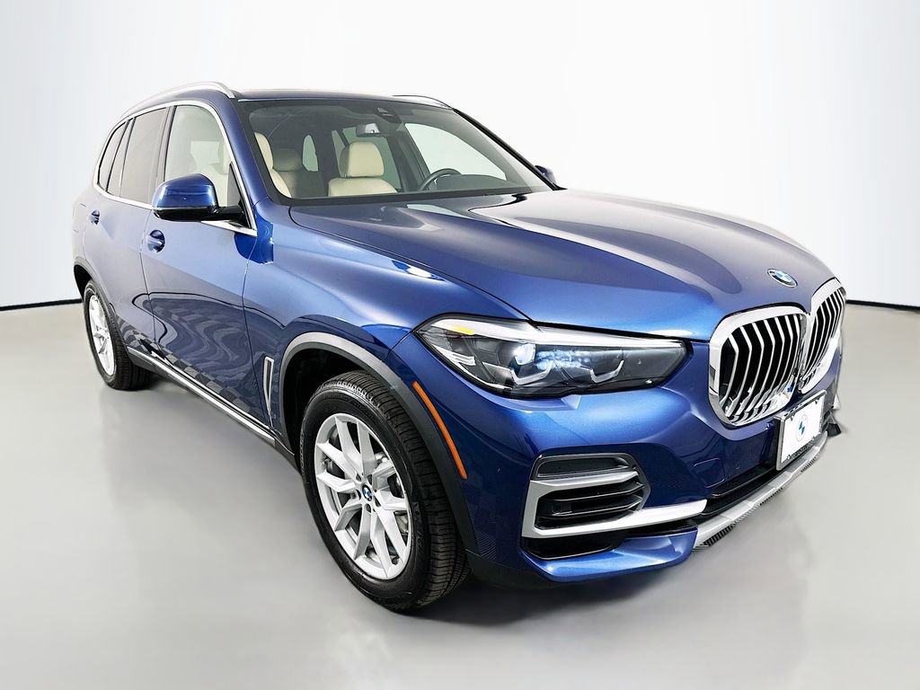 Certified 2022 BMW X5 xDrive40i w/ Luxury Seating Package image 3