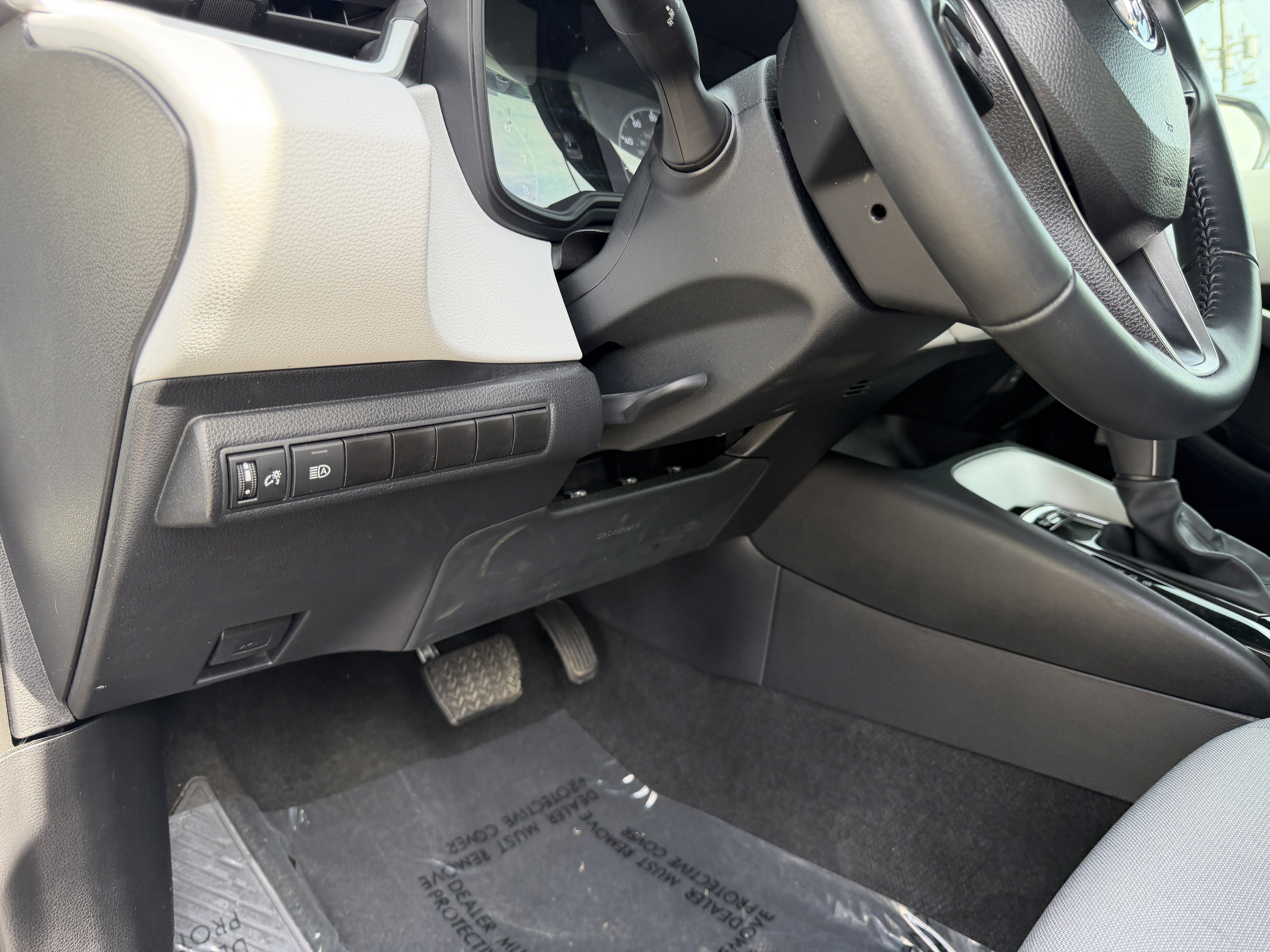 Used 2025 Toyota Corolla SE FWD image 14