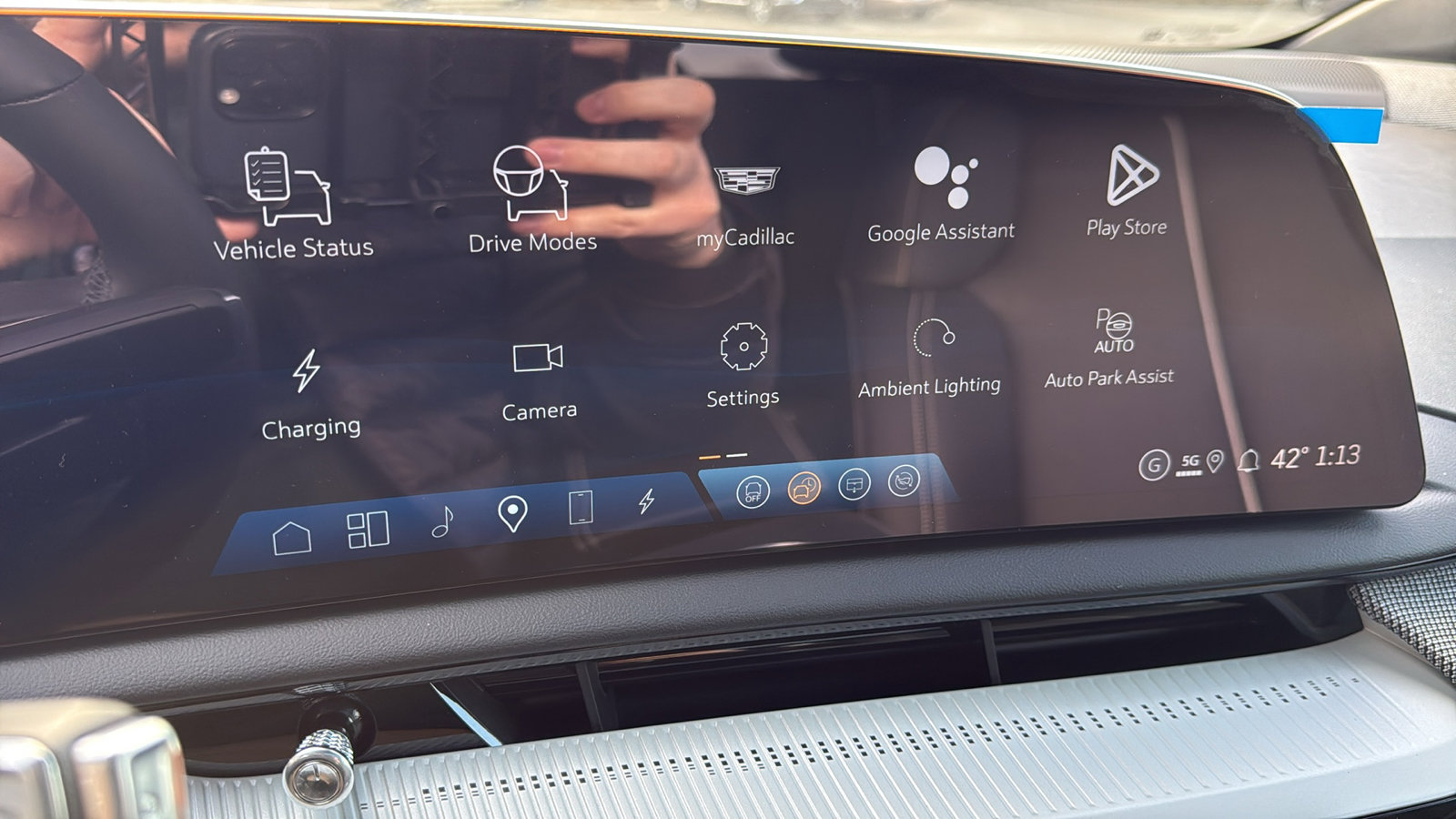 New 2026 Cadillac Optiq Sport 2 image 19