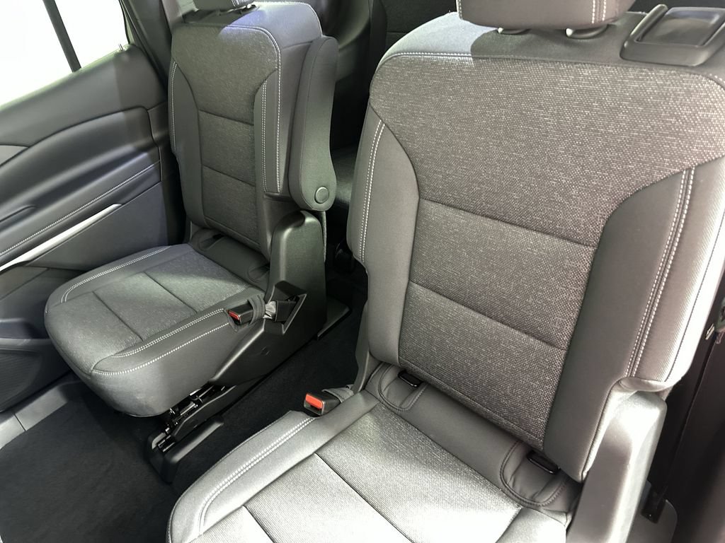 New 2027 Chevrolet Traverse LT w/ LPO, Floor Liner Package FWD image 25