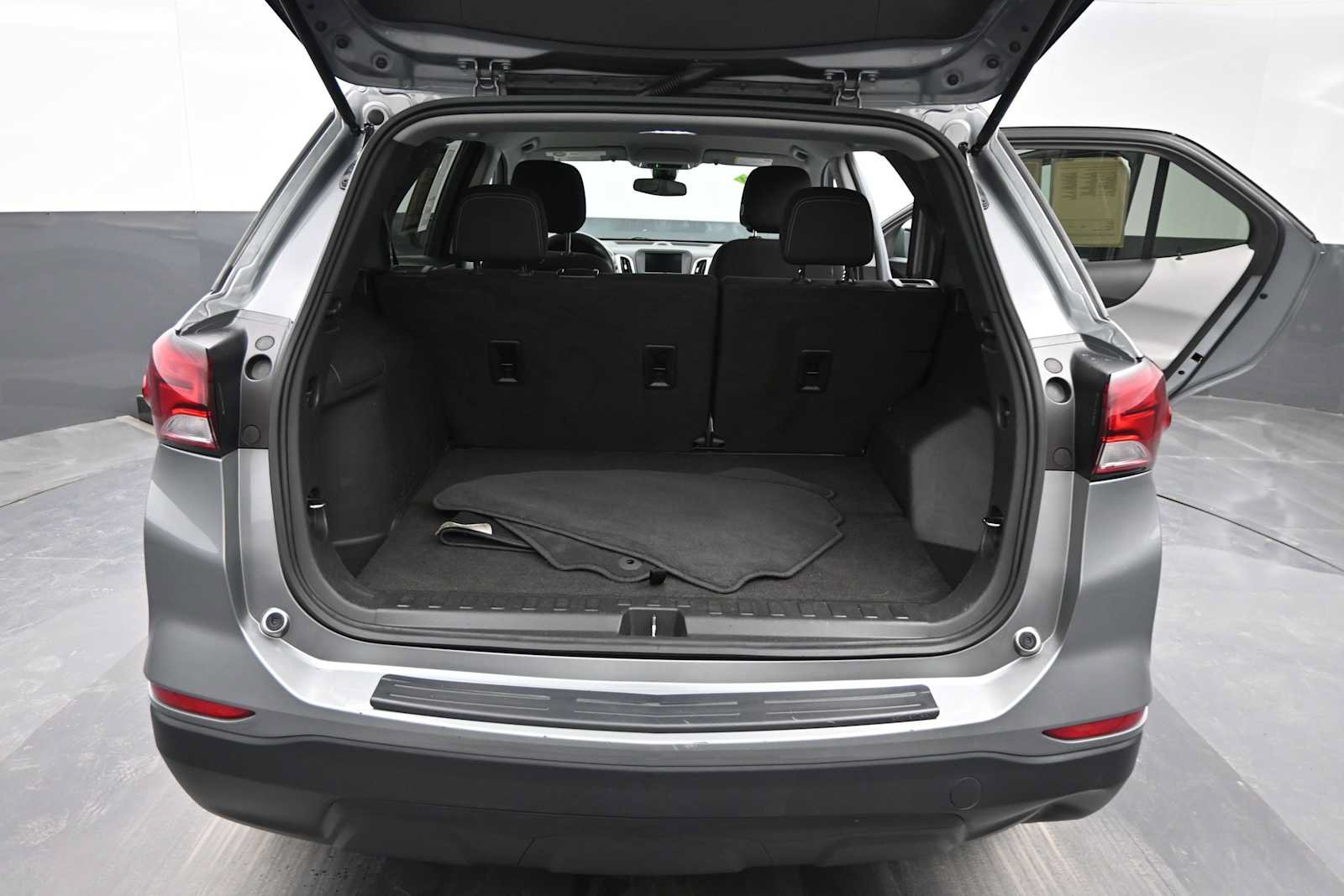 Used 2023 Chevrolet Equinox LS w/ LS Convenience Package FWD image 14