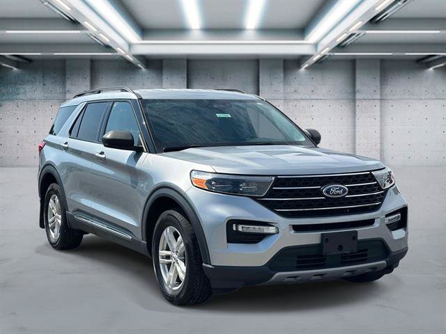 Used 2023 Ford Explorer XLT w/ Equipment Group 202A AWD/4WD image 2