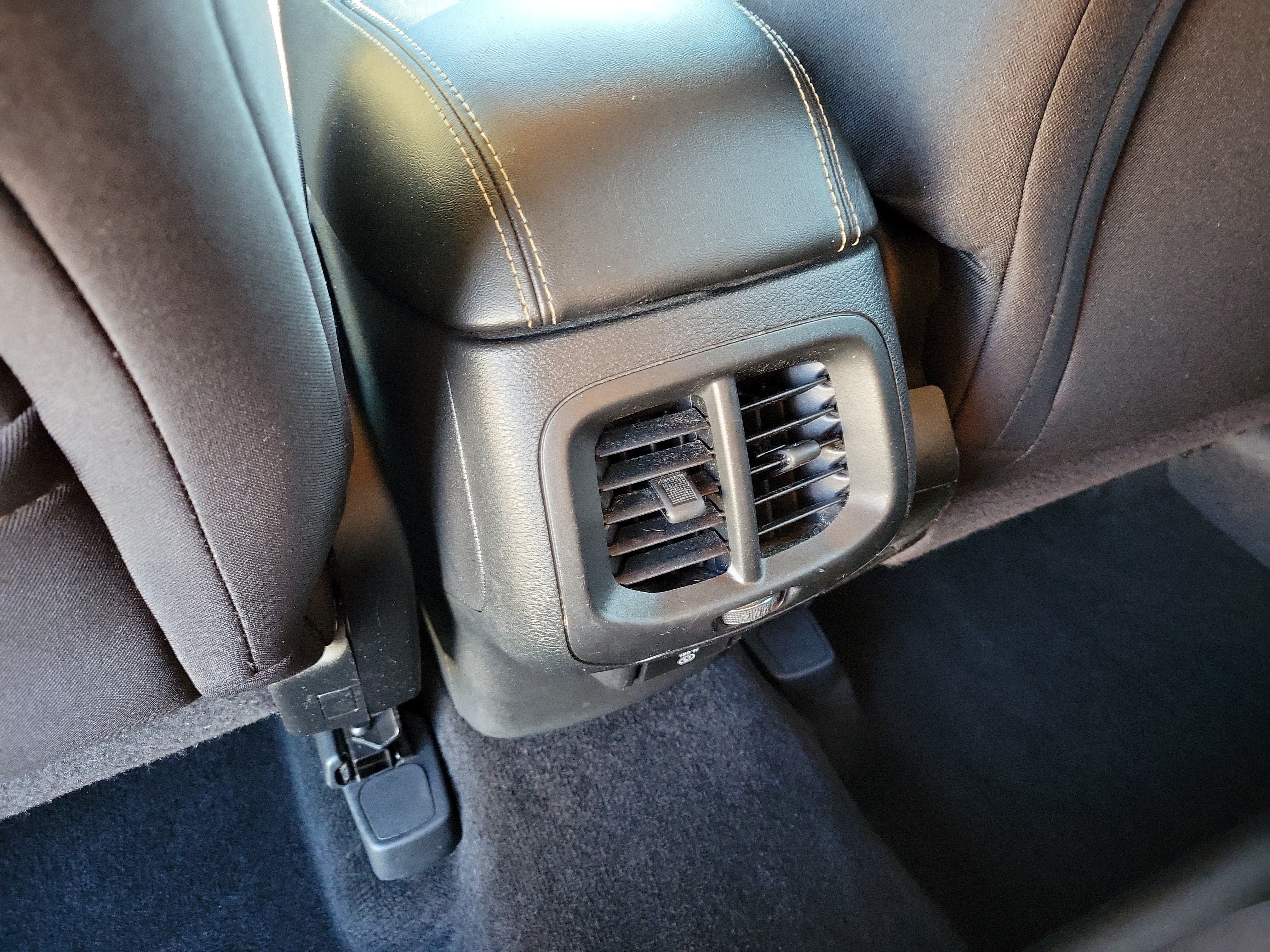Used 2015 Jeep Cherokee Latitude w/ Cold Weather Group FWD image 12